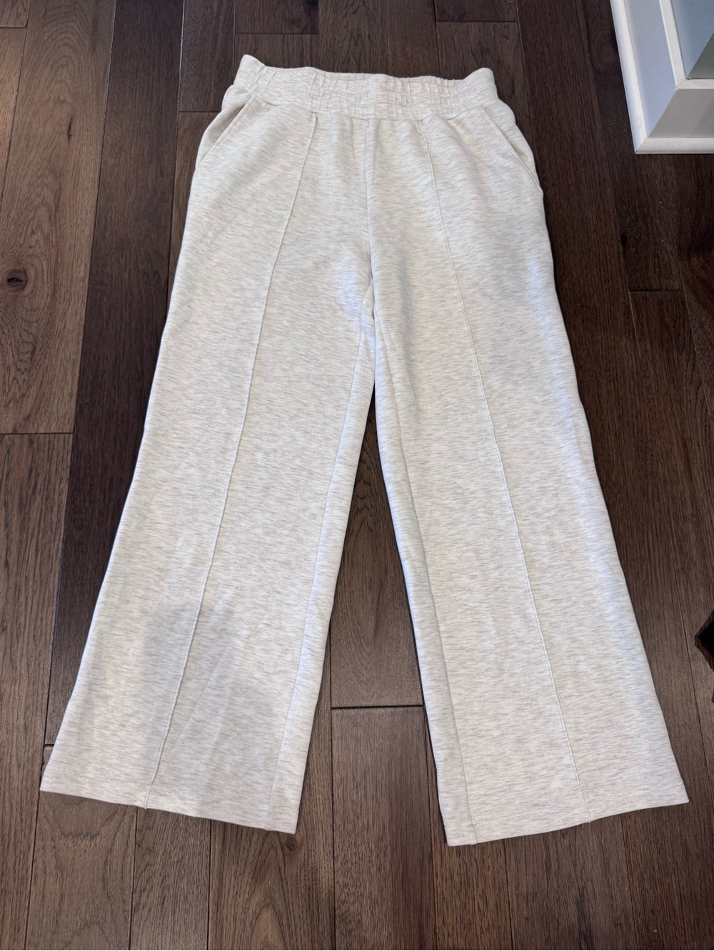 Varley “Double Soft” Light Gray Wide-Leg Pull-On Pants